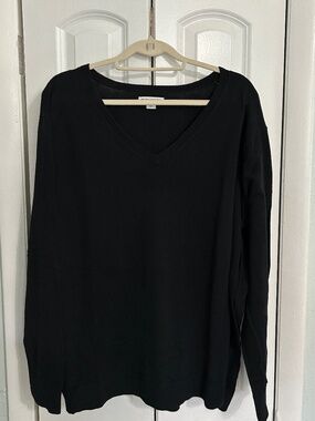 Black Long-Sleeve V-neck Pullover Sweater